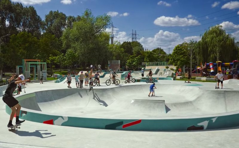 Clujenii fac sport urban la nivel european la Skatepark Rozelor. Emil Boc: „Este unul dintre cele mai moderne parcuri din țară”