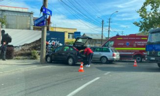 Accident rutier cu două victime în centrul Clujului. Au intervenit echipaje de salvare, la fața locului