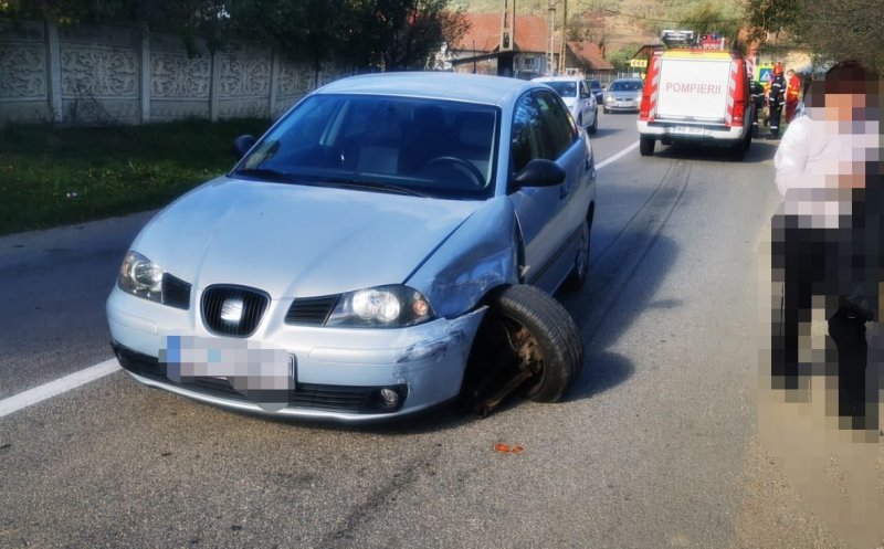 Accident cu trei victime într-un sat din Cluj. O mașină s-a răsturnat în urma impactului