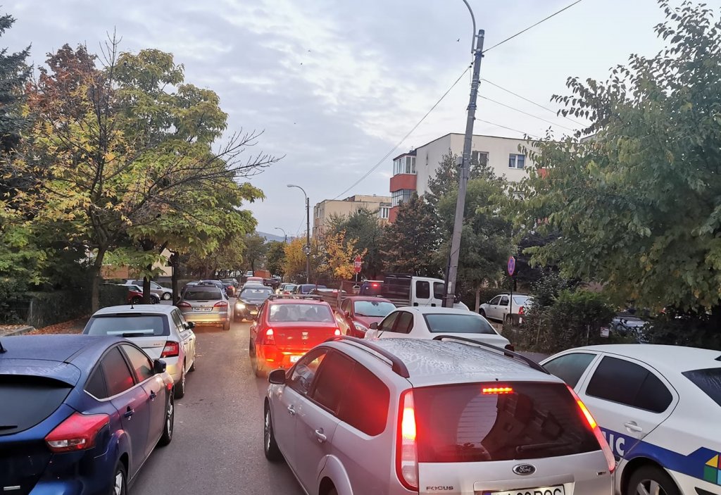 Clujul BARĂ la BARĂ pe Gh. Dima: "Drumul public pe post de parcare"
