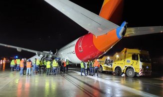 Cum a fost scos de pe pistă avionul care a luat foc la aterizare în Cluj