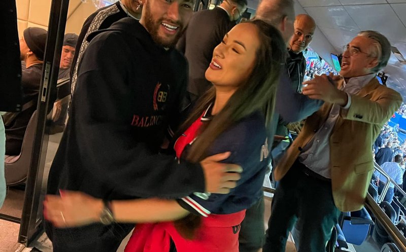Vlăduța Lupău, fotografiată în brațele lui Neymar: "Când îți dorești ceva cu adevărat SE ÎNTÂMPLĂ!"