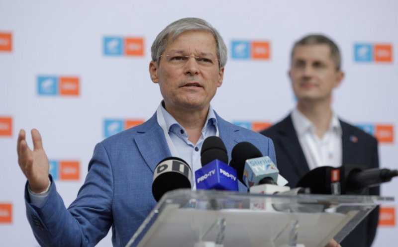 Cioloș, prima reacție după ce i-a fost respins guvernul: „Cîțu e non-soluție” / „Mingea e la președintele Iohannis”