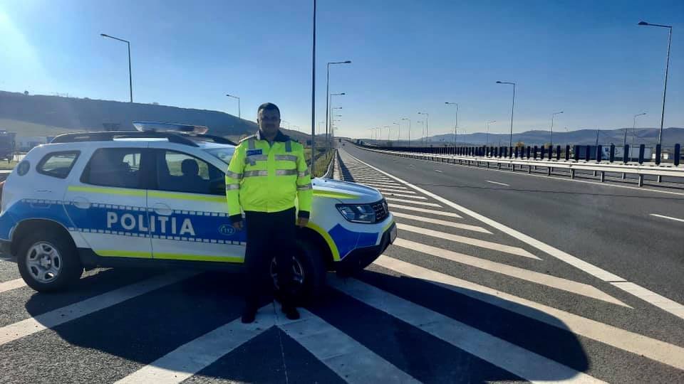Poliţist din Cluj, în ajutorul un ucrainean rămas fără benzină pe autostradă