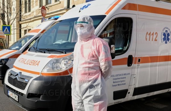 Ambulanța Cluj, sufocată: "Avem peste 250 de solicitări pentru testări COVID, în aşteptare. Să se implice mai mult farmaciile și medicii de familie în testări"