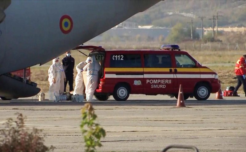 Situație incredibilă pe Aeroportul din Cluj! Trei persoane infectate cu COVID, în stare gravă, ținute o oră degeaba în avion. Au fost urcate în ambulanţe şi transportate înapoi la spital