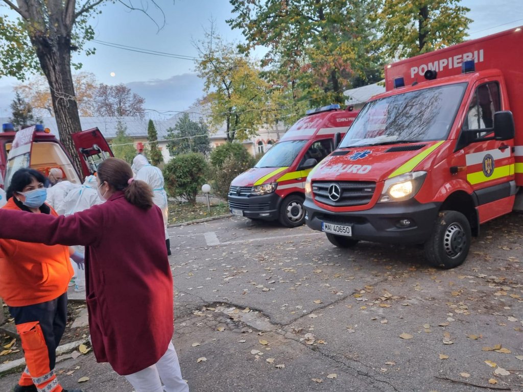 COD ROŞU activat la un spital COVID, după ce instalația de oxigen s-a stricat. Pacienții, ventilați în ambulanțe