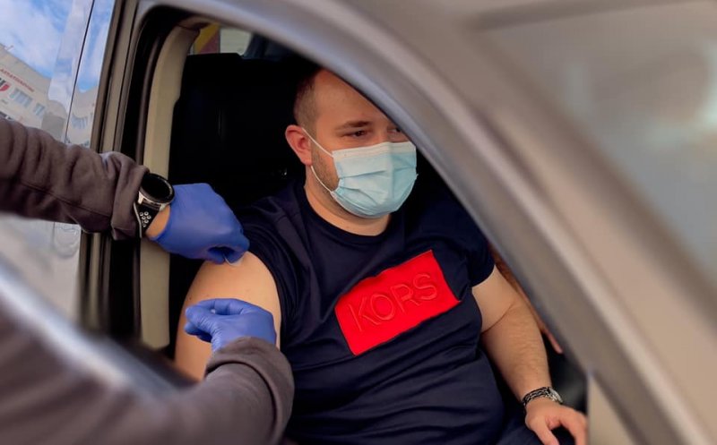 Prefectul Clujului s-a vaccinat cu a treia doză de ser anti-Covid: „Este cea mai sigură cale pentru a încetini această pandemie”