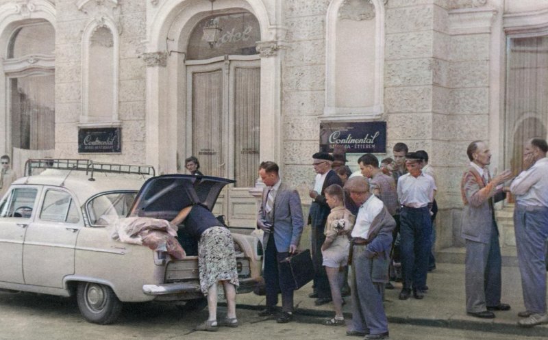 Comerţ privat sau turişti străini, anii 1960. în faţă la Continental