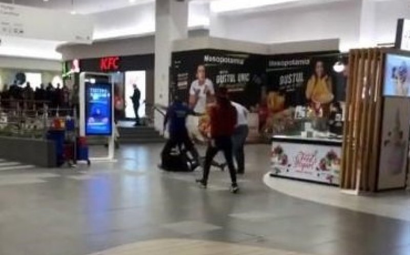 Bătăuşii de la mall care au refuzat să arate certificatul verde erau din Bucureşti. L-ar fi amenințat pe unul dintre agenți că îl vor înjunghia