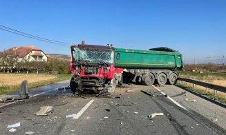 Impact violent între două camioane pe Cluj-Gherla. Trafic blocat