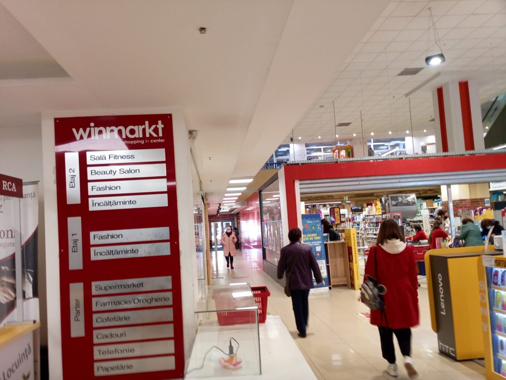 Verifică cineva certificatul verde la Big, în Mănăştur? Am intrat ca în brânză. Odată cu mine şi alţii... care nu aveau certificat