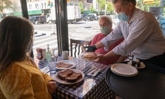 DISCRIMINAREA VACCINAŢILOR: La restaurant clientul cu certificat verde este servit de personal nevaccinat