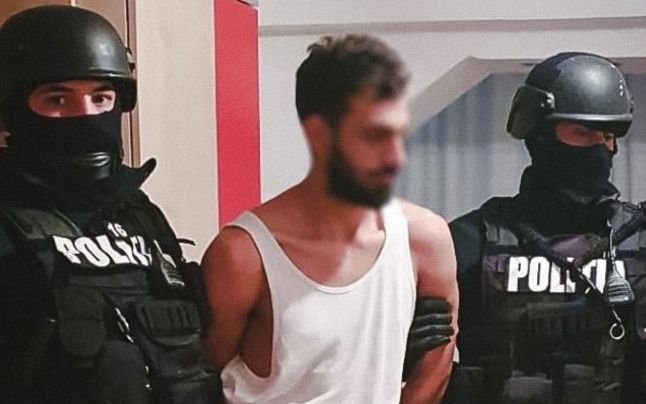 Criminalul din Arad l-a cărat după el pe fratele de 3 ani al Antoniei în timp ce se debarasa de cadavrul copilei. I-a pus desene pe telefon