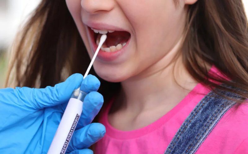 Elevii vor fi testaţi de două ori pe săptămână. Şcoala începe în 8 noiembrie, dar testele ajung în şcoli abia pe 21