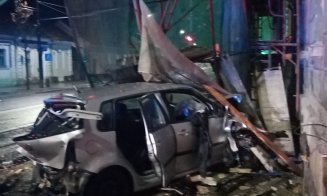 ACCIDENT în Cluj-Napoca: Beat la volan la 21 de ani astă noapte pe Moţilor. S-a oprit în zid şi s-a ales cu dosar penal