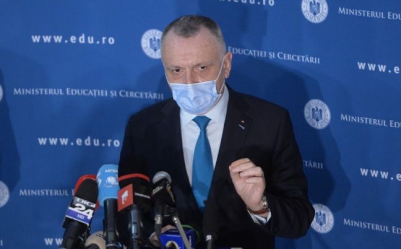 Licee sanitare cu rată de vaccinare de 30%. Cîmpeanu le-a pus gând rău directorilor anti-vaccinişti şi anunţă controale