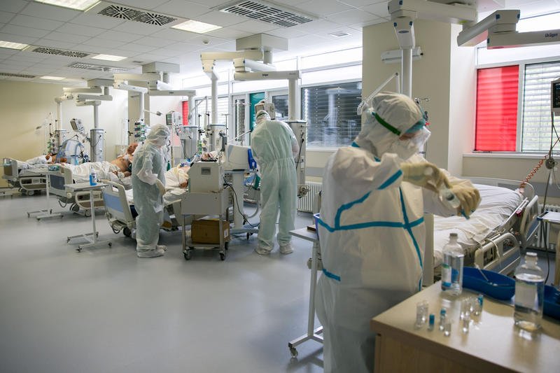 Nevaccinaţii internaţi cu COVID-19 îşi vor plăti singuri spitalizarea din decembrie. Unde se întâmplă
