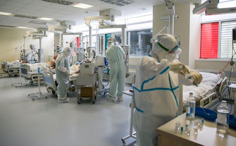 Nevaccinaţii internaţi cu COVID-19 îşi vor plăti singuri spitalizarea din decembrie. Unde se întâmplă