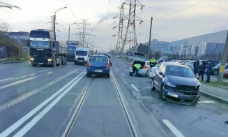 Accident pe Muncii. Poliția și SMURD, la fața locului/ O tânără a fost rănită