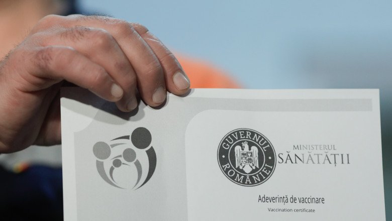 O asistentă care ar fi eliberat certificate de vaccinare false, reținută. Lua între 500 și 1500 lei de la pacienți