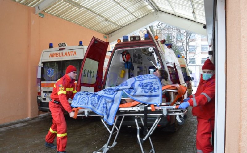 Un bărbat internat în spitalul Gherla s-a aruncat de la etaj. Cu răni grave, bărbatul a fost transferat de urgență