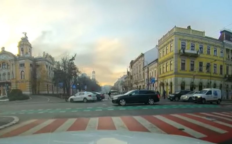 Accident cu o mașină de poliție în Piața Avram Iancu