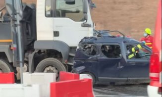 Cluj: Accident între Feleacu și Vâlcele. Un șofer a intrat cu mașina într-un camion