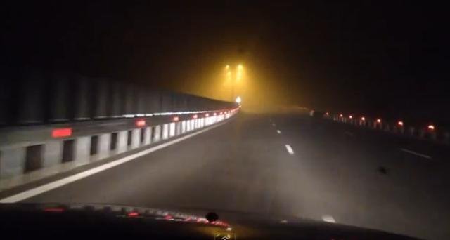 Accident Cluj: O mașină a intrat în parapet pe A3