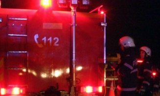 Incendiu la o casă din Cluj. Pompierii au constatat că hidrantul de pe stradă nu era folosibil