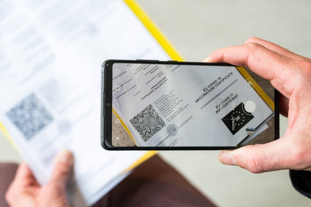 Aplicaţia Check DCC de verificare a certificatelor COVID, disponibilă şi pe iPhone
