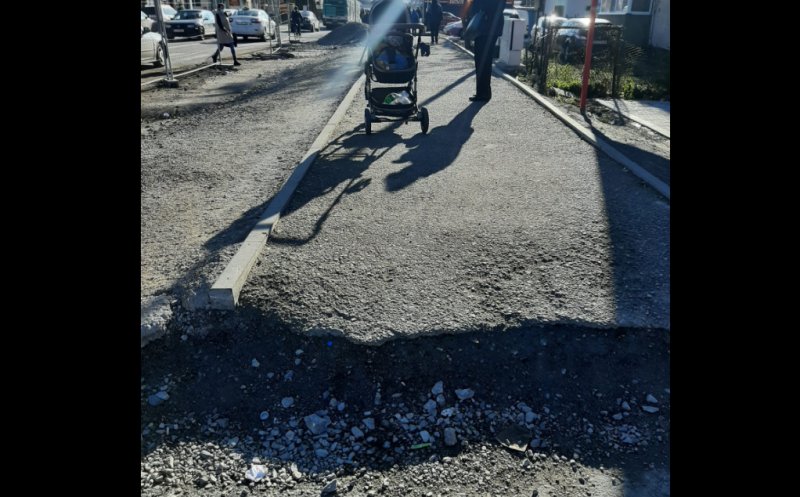 Mămică din Florești, revoltată: „Să mergi cu căruciorul prin comună e un adevărat OffRoad. Viața copilului e pusă în pericol”