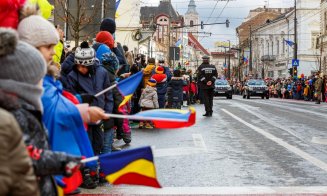 PROGRAMUL de 1 Decembrie la Cluj-Napoca. Defilare militară pe Regele Ferdinand, orașul survolat de MiG-uri