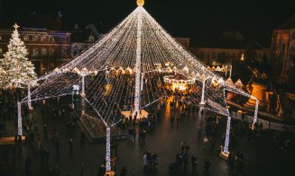 S-a deschis Târgul de Crăciun de la Cluj! Seara ploioasă nu i-a oprit pe clujeni să admire orașul din roata panoramică