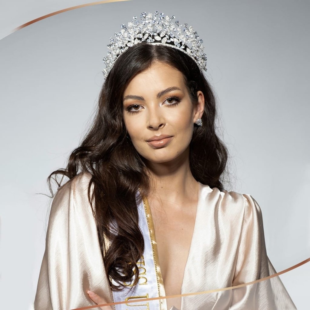 Ziua de Cluj | Povestea frumoasei Carmina, studenta din Cluj care se luptă  pentru titlul de Miss Universe 2021