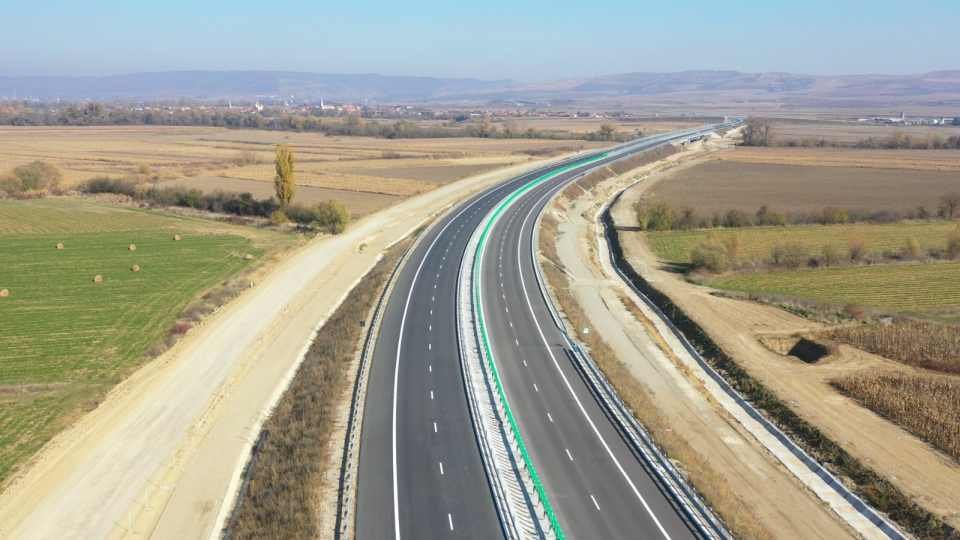 Grindeanu a dat o tură pe Autostrada A10 Sebeş-Turda "fără să ştie nimeni" înainte de darea în trafic