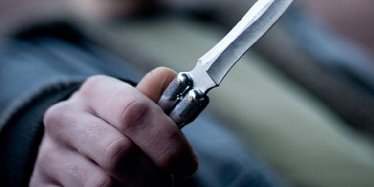 Tentativă de OMOR în Cluj. A fugit de la locul faptei după ce şi-a înjunghiat în zona capului rivalul