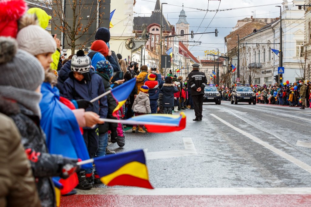 Jandarmeria Cluj își cere scuze pentru plutonul pe care l-a trimis la defilare de 1 Decembrie: ''astfel de momente sunt de neacceptat"
