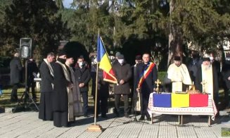Unde a duduit în boxe "Trei culori cunosc pe nume", înainte de "Deașteaptă-te, române!" în 1 Decembrie