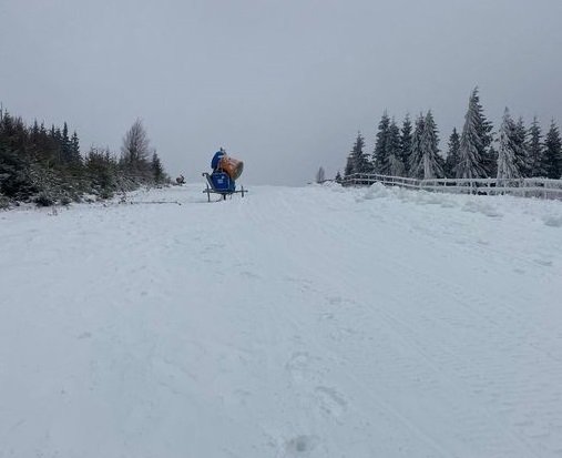 PÂRTIE!!! La Buscat Băişoara se amenajează de zor pârtiile de ski. Sâmbătă ar putea porni şi telescaunul