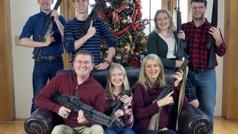 Crăciun cu arsenal militar. Elevul din Michigan care şi-a ucis mai mulţi colegi primise o armă, cadou de Crăciun, de la părinți