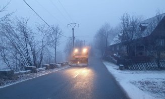 Polei pe drumurile din Cluj. S-a dat cu peste 600 de tone de material antiderapant