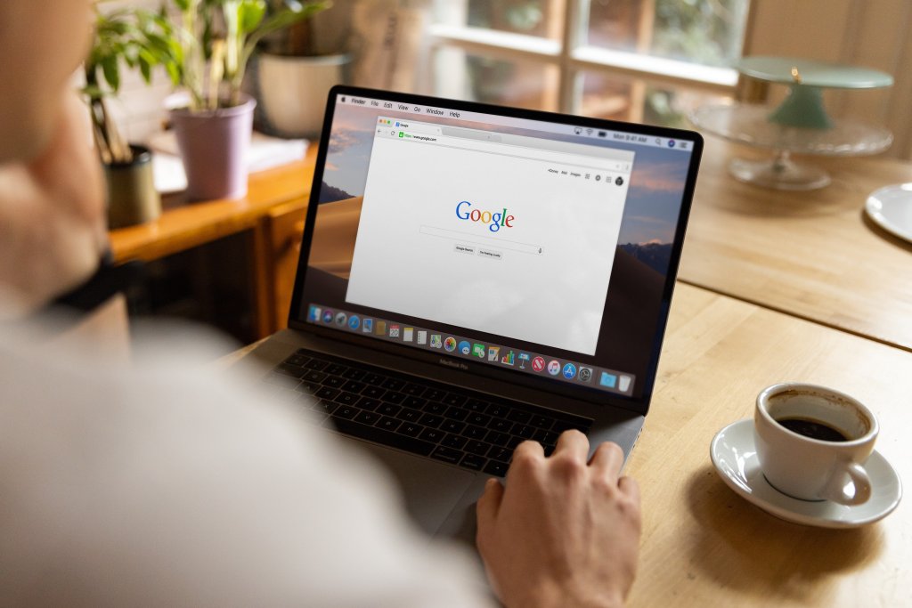 Ce au căutat românii pe Google în 2021: Euro 2020, certificatul verde și loteria vaccinării, în top