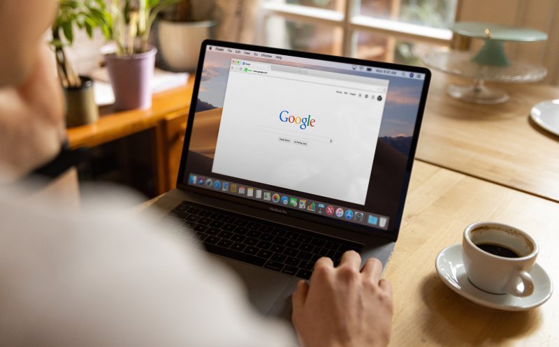 Ce au căutat românii pe Google în 2021: Euro 2020, certificatul verde și loteria vaccinării, în top
