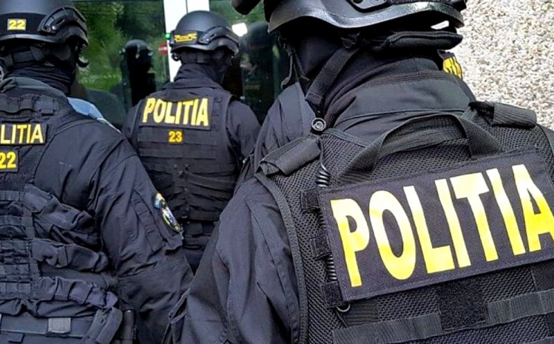 Contrabandă cu arme și muniții prin curier. Mascaţii fac percheziții de amploare şi la Cluj
