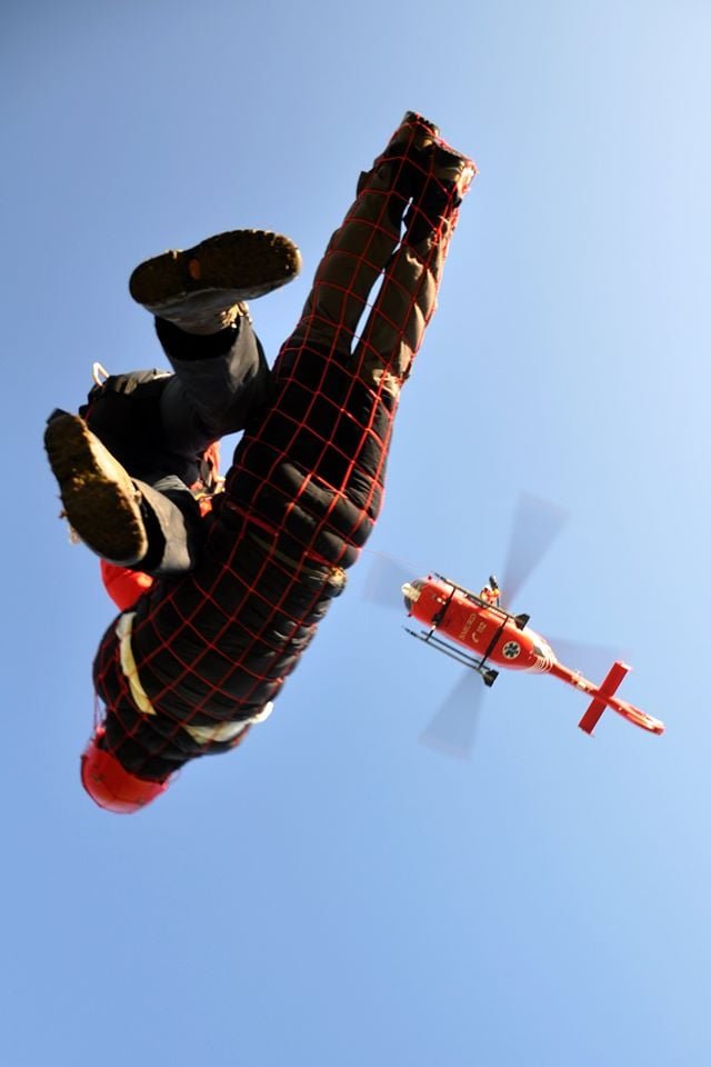 Pârtieee! Exercițiu de salvare din telescaun, cu intervenția elicopterului în Mărișel