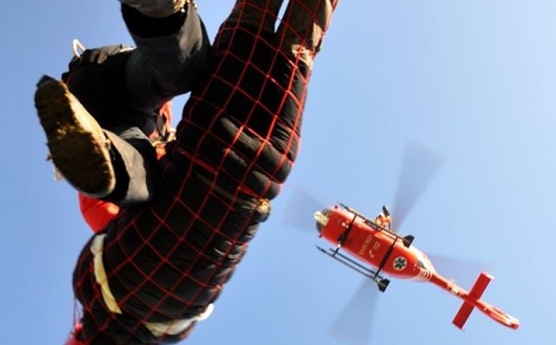 Pârtieee! Exercițiu de salvare din telescaun, cu intervenția elicopterului în Mărișel