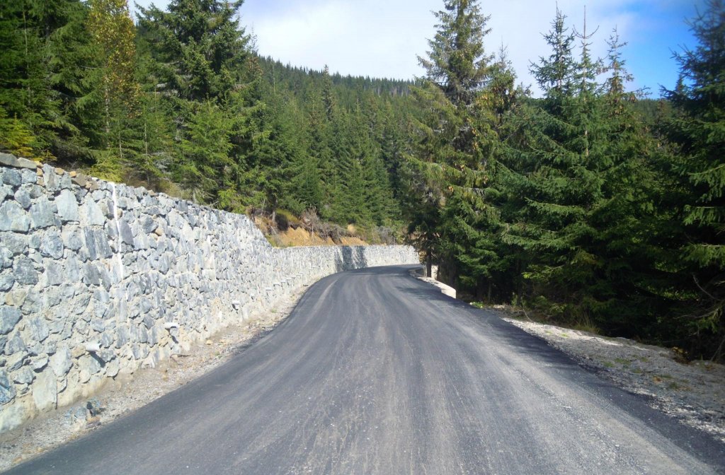 Veste bună pentru clujeni! Se reface drumul care leagă Stațiunea Băișoara de pârtia de schi Buscat