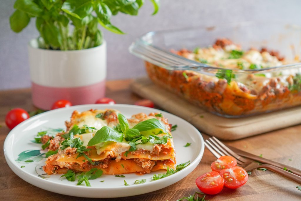 Lasagna alla bolognesse. Rețeta tradițională italiană care te va face să te lingi pe degete!