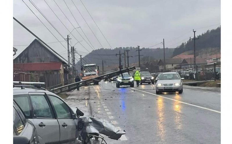 Accident Cluj: O mașină a dărâmat un stâlp la Nădășelu